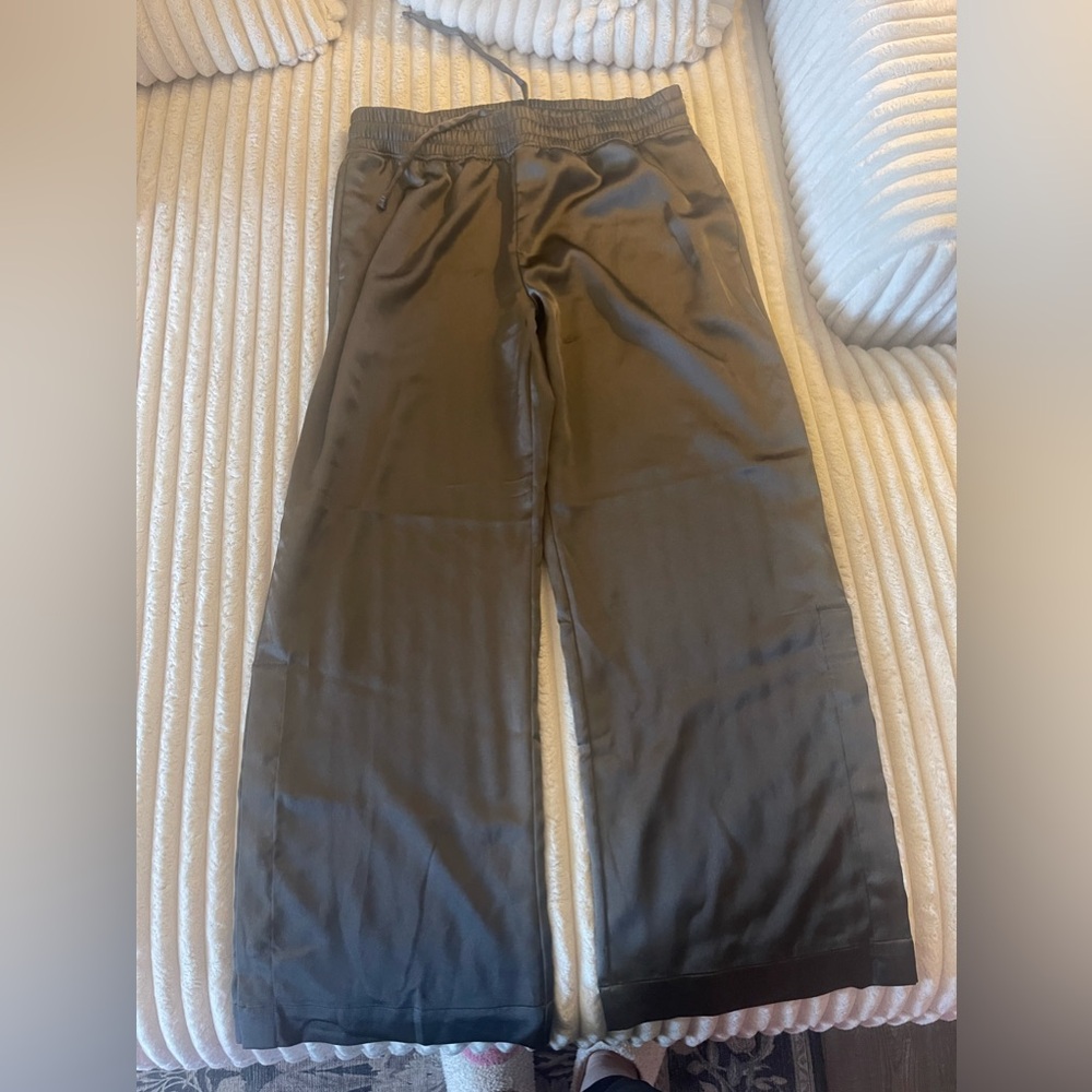 Old Navy Satin side snap pull on pants
